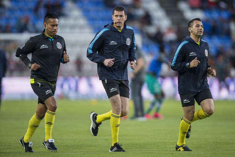 Tres árbitros dan positivo por Covid-19 en el futbol mexicano