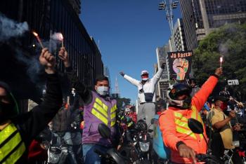 Repartidores de Uber y Rappi, protestan en calles de Brasil