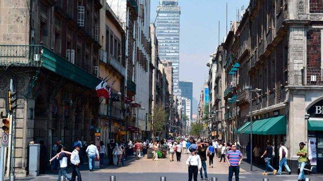 Negocios del Centro Histórico, al 30 por ciento de su capacidad: Sheinbaum