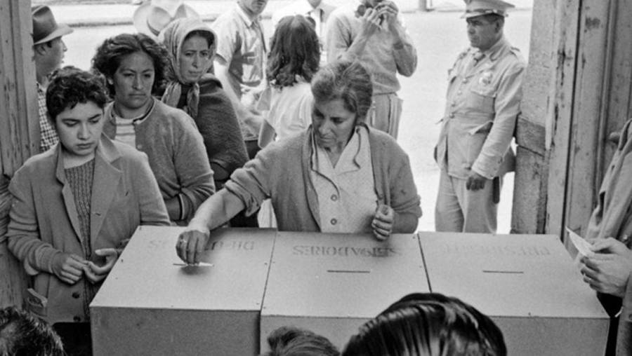 Recuerda Sheinbaum 65 años del voto de las mujeres