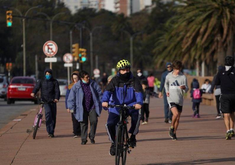 Uruguay, Paraguay y Argentina, los países que mejor combaten la pandemia en América Latina; Brasil, el peor: sondeo