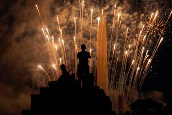 Celebran D&iacute;a de la Independencia de EU a pesar de pandemia