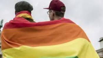 Rusia prohibe matrimonio igualitario e incluye a Dios en la Constituci&oacute;n