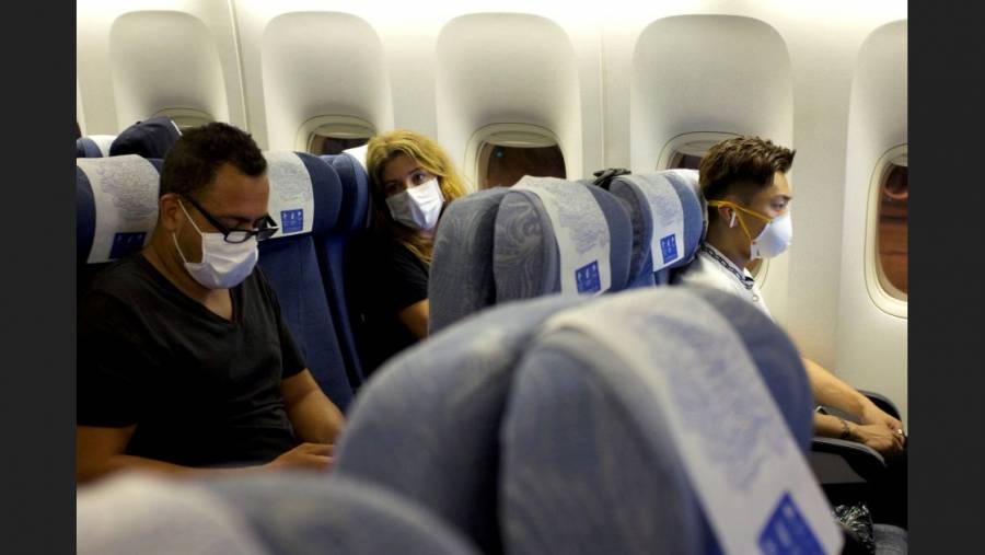 Cubrebocas, asientos separados y turnos para comer, “nueva normalidad” al viajar