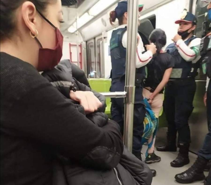Investigan a policías por detener una menor en el Metro