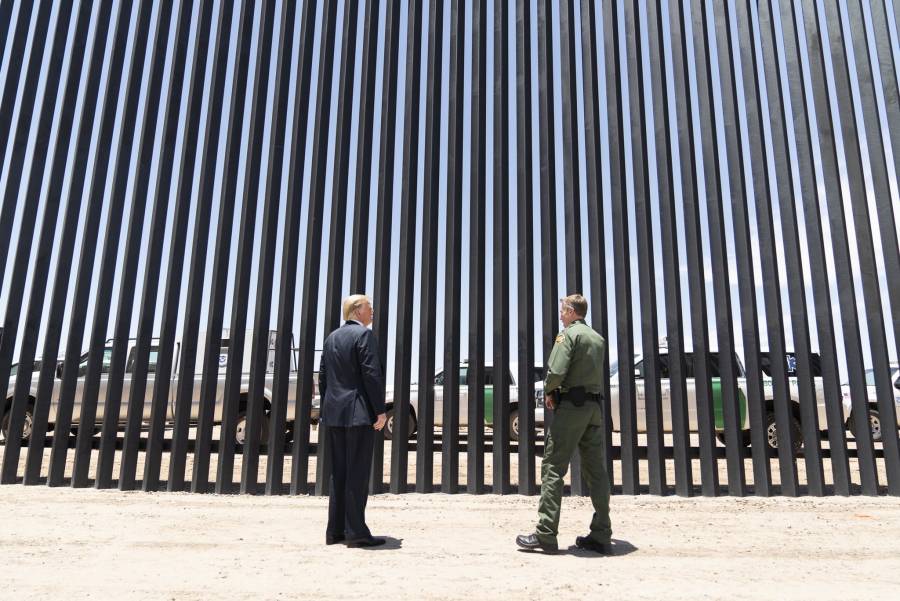 Trump muestra avances del muro fronterizo d&iacute;as previos a la visita de AMLO