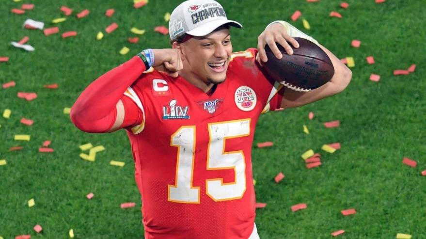 Patrick Mahomes firmará contrato por 10 temporadas con Kansas City