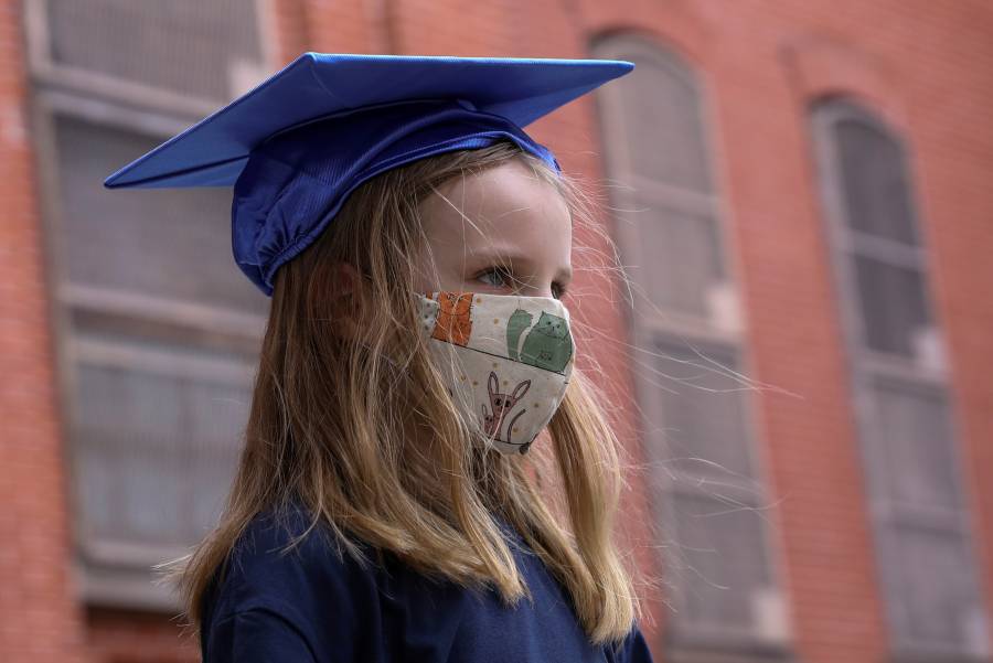 NY anuncia plan de reapertura parcial de escuelas en septiembre