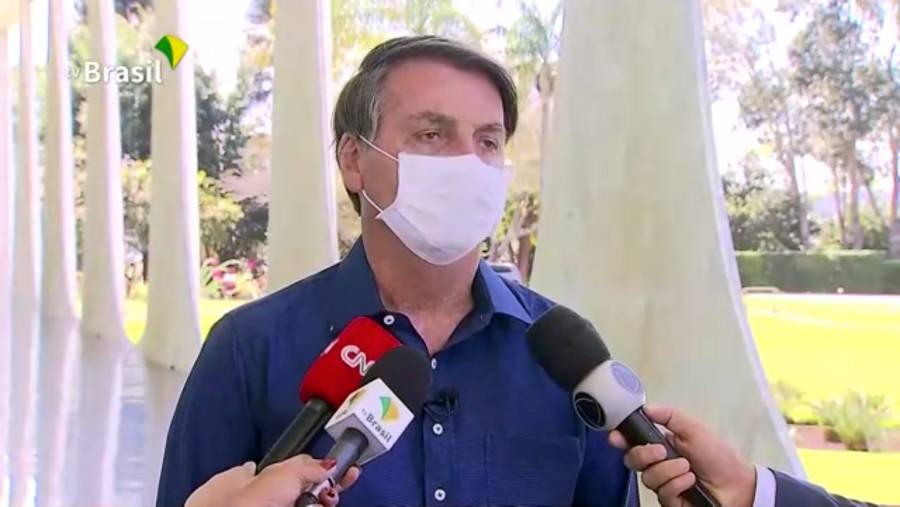 Bolsonaro, esc&eacute;ptico  del Covid, da positivo