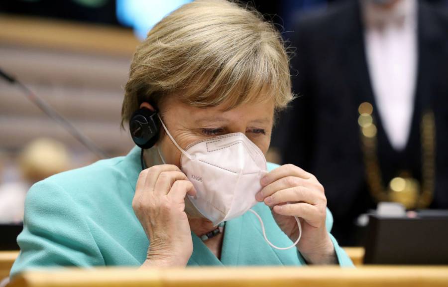 La UE debe prepararse para un Brexit sin acuerdo: Angela Merkel