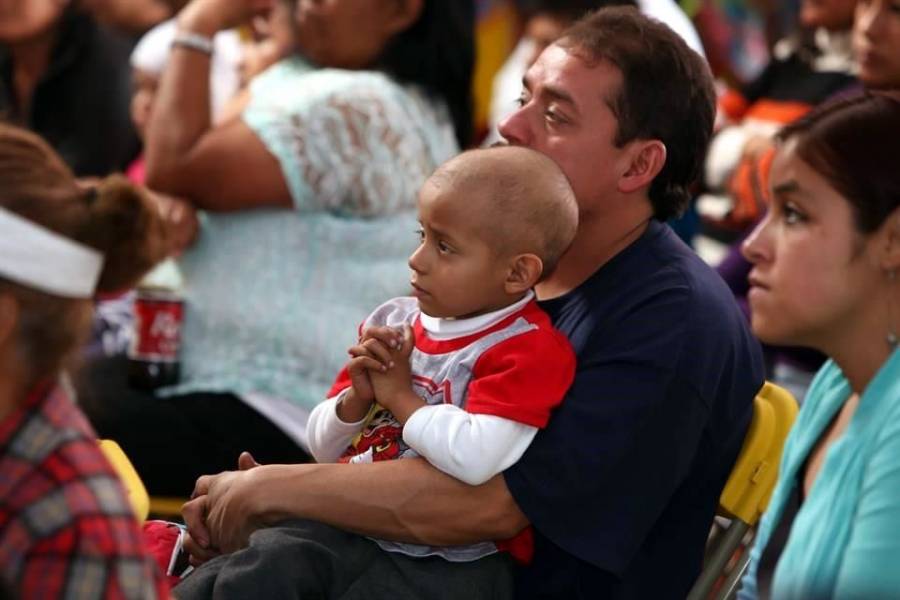 Padres de niños con cáncer piden alternativas ante desabasto