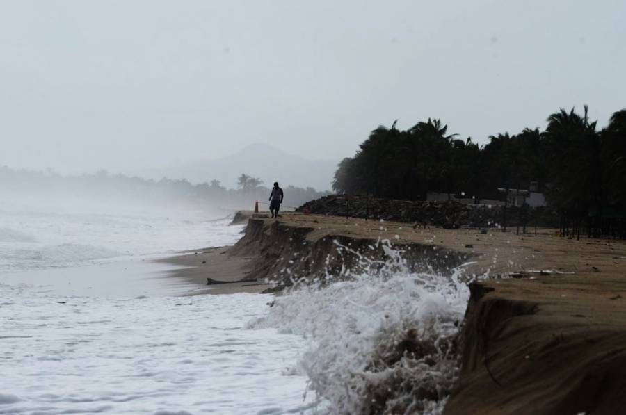 Tormenta tropical Cristina se convertirá en huracán este jueves