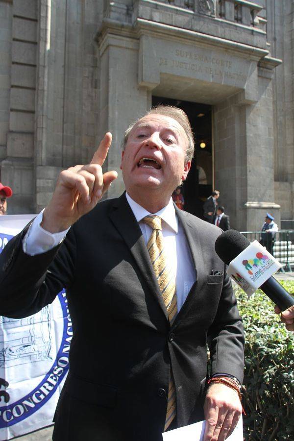 Gilberto Lozano, líder del Frente Anti AMLO, amenaza a reportero de las “mañaneras”