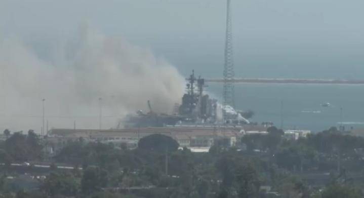 18 marinos heridos de Estados Unidos por incendio de buque en San Diego