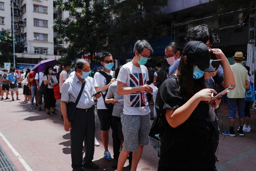 Hong Kong endurece de nuevo medidas de distanciamiento por repunte de casos de Covid-19