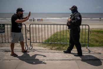 Cerca de mil empleados en centros de detenci&oacute;n de inmigrantes en EU, han dado positivo al Covid-19
