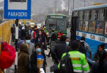 Per&uacute; reanuda vuelos nacionales;  pide declaraci&oacute;n de salud