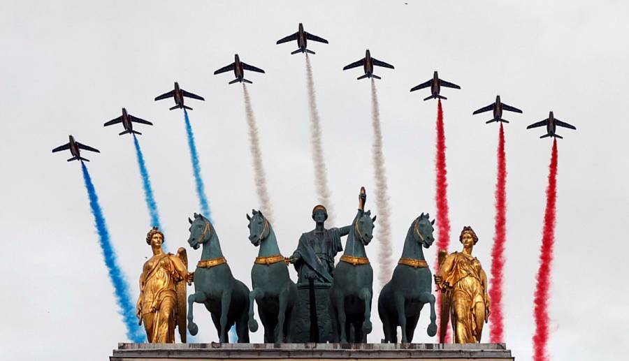 Desfile del Día Nacional en Francia se reduce por la pandemia