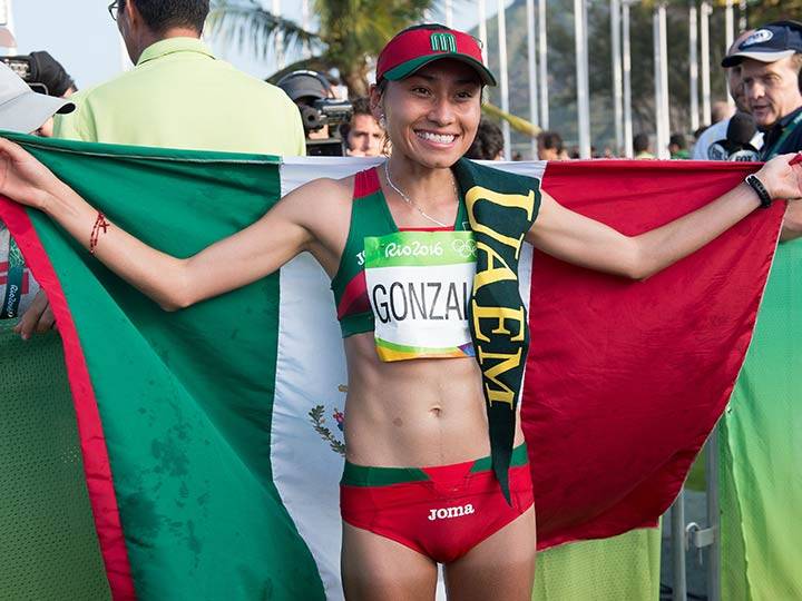 Marchista Lupita López acusada de falsificar datos