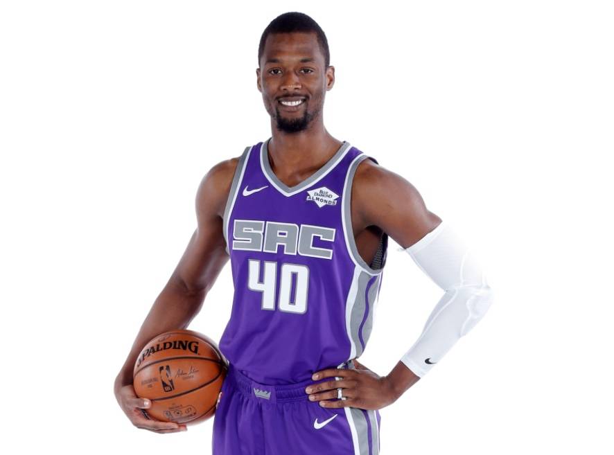 Harrison Barnes de los Kings de Sacramento, da positivo al Covid-19