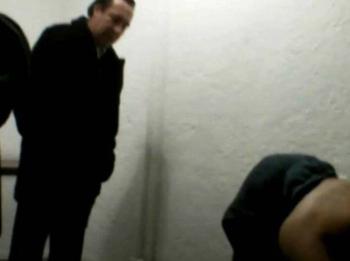 Video de Zer&oacute;n muestra tortura en interrogatorio