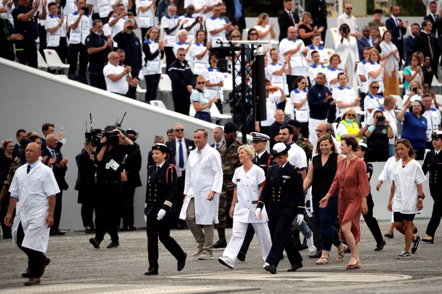 Honra Francia a héroes de  pandemia en Fiesta nacional