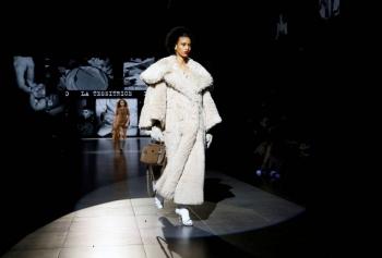 Dolce & Gabbana celebra su primer desfile en la era del Covid-19 con mascarillas
