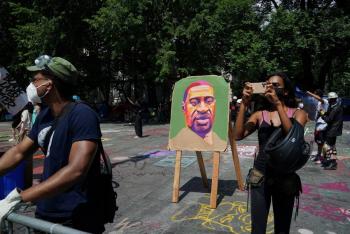 Familia de George Floyd demanda a Mine&aacute;polis y cuatro polic&iacute;as por su muerte