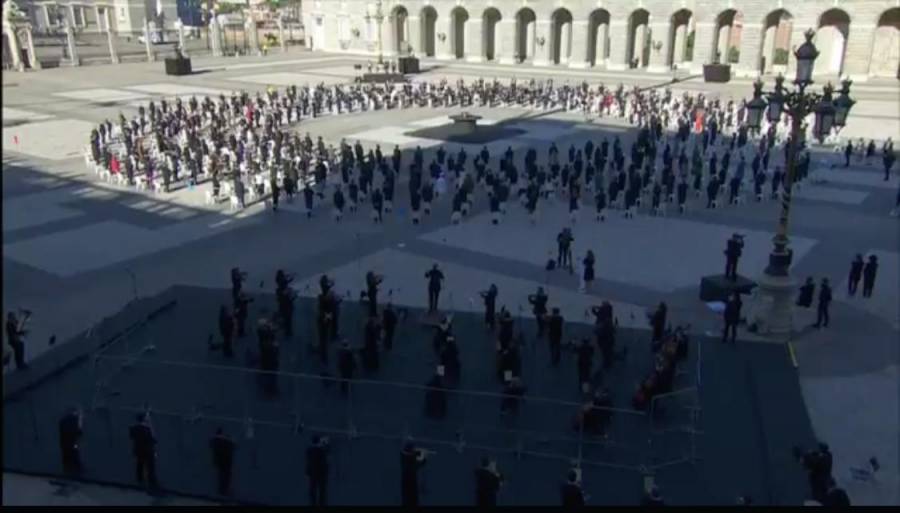 V&iacute;ctimas Covid-19 honrados con ceremonia solemne en Espa&ntilde;a