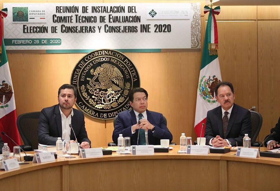 Quintetas de consejeros del INE se entregan a diputados