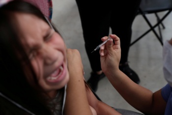 Cae vacunaci&oacute;n infantil en el mundo