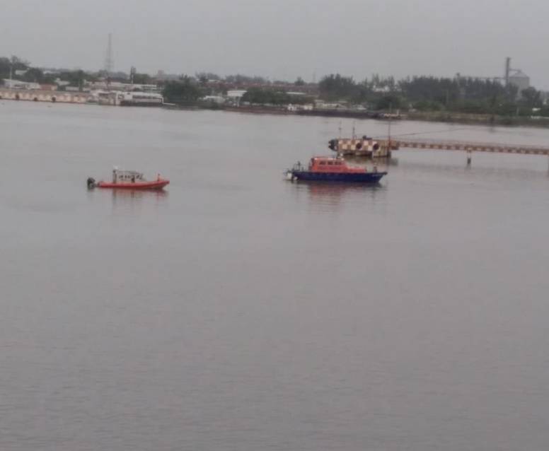 Lancha con trabajadores de Pemex se hunde en Veracruz