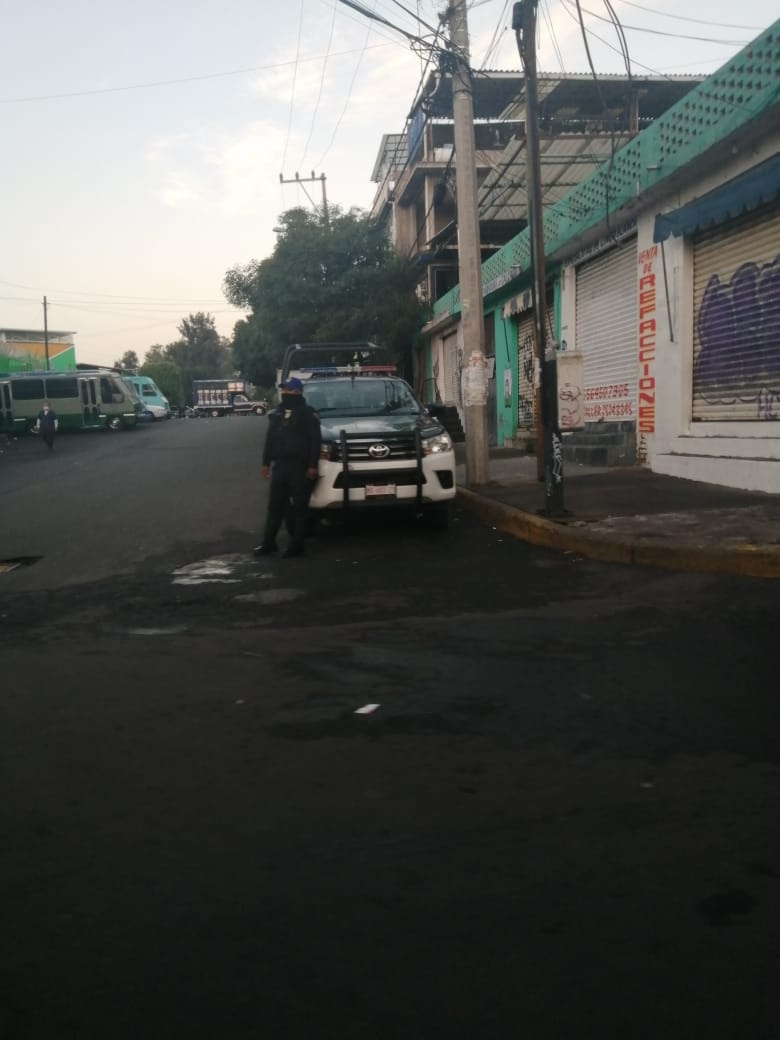 Tianguis cumplen, suspenden actividades