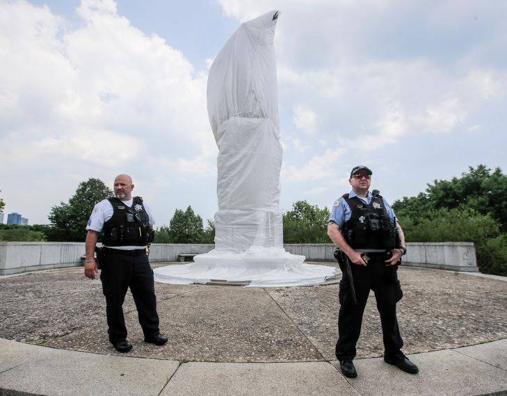 Piden retirar la estatua de Cristóbal Colón en Chicago