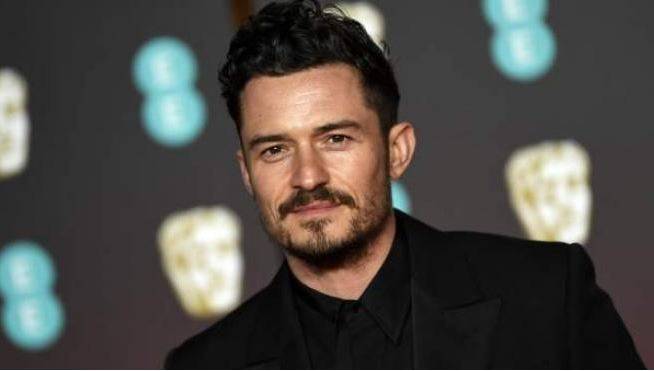 Orlando Bloom se hace tatuaje en honor a su perro Mighty