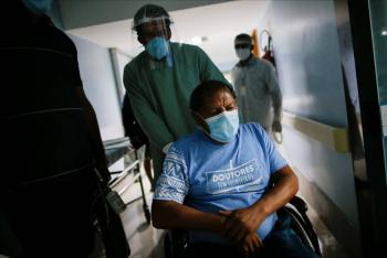 Hospitalizan a jefe ind&iacute;gena brasile&ntilde;o por Covid-19