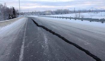 Sismo de magnitud 7.8 remece Alaska; cancelan alerta de tsunami [Video]