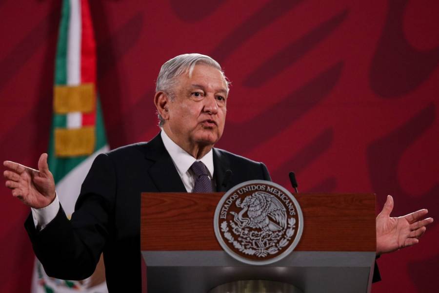 AMLO CRITICA A CONSERVADORES QUE OLVIDAN LOS MANDAMIENTOS Y VAN A MISA A COMULGAR