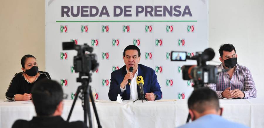 Priistas condenan aportaciones voluntarias de funcionarios p&uacute;blicos