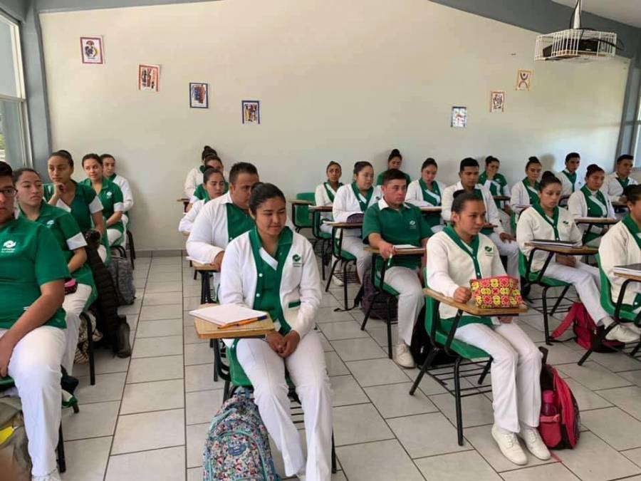 Fortalece CONALEP al Sector Salud con más de nueve mil 200 alumnos de Enfermería