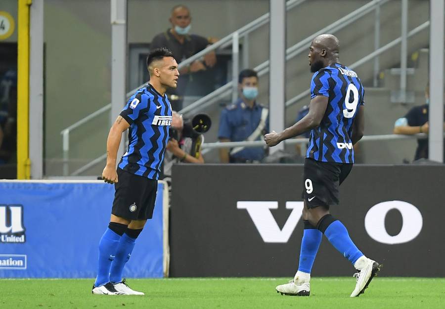 Inter triunfa ante el Napoli de Lozano