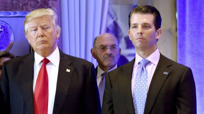 Por desinformar sobre covid-19, Twitter limita acceso a hijo de Trump