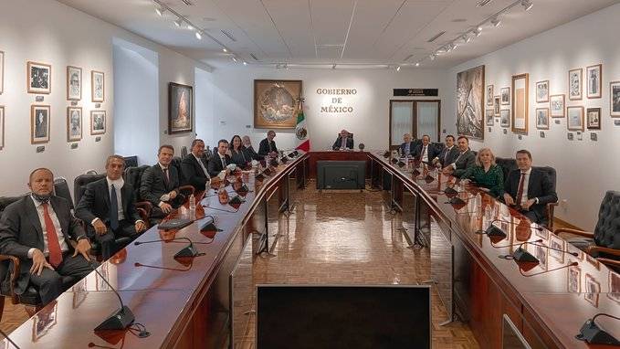 AMLO se reúne con CMN para hablar con empresarios de la crisis económica