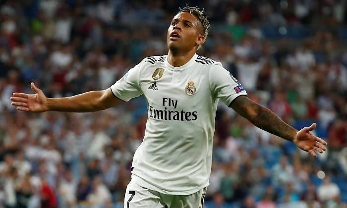 El delantero del Real Madrid Mariano Díaz da positivo por Covid-19
