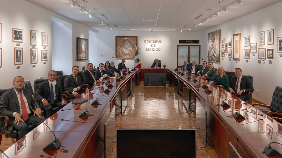 Se re&uacute;ne AMLO con empresarios