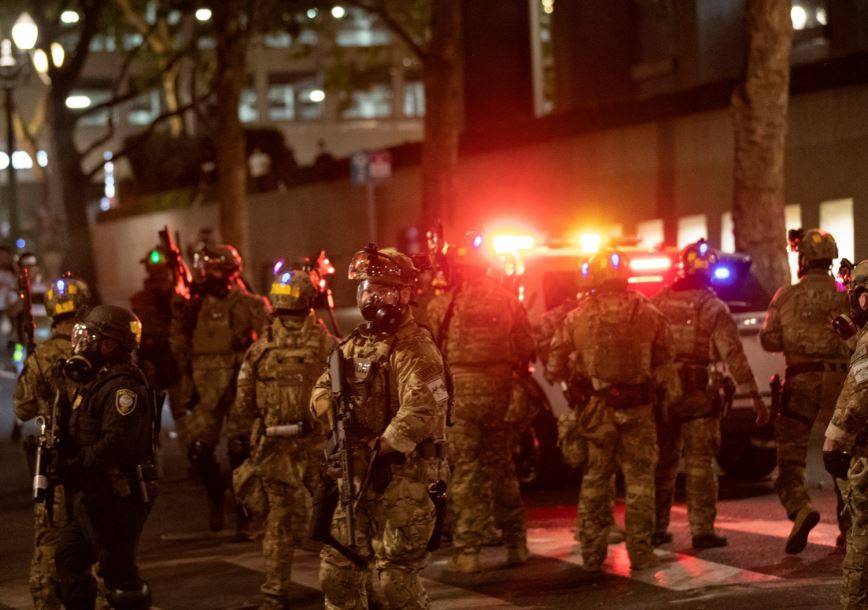 Ordenan retirar policías federales de Portland tras semanas de protestas
