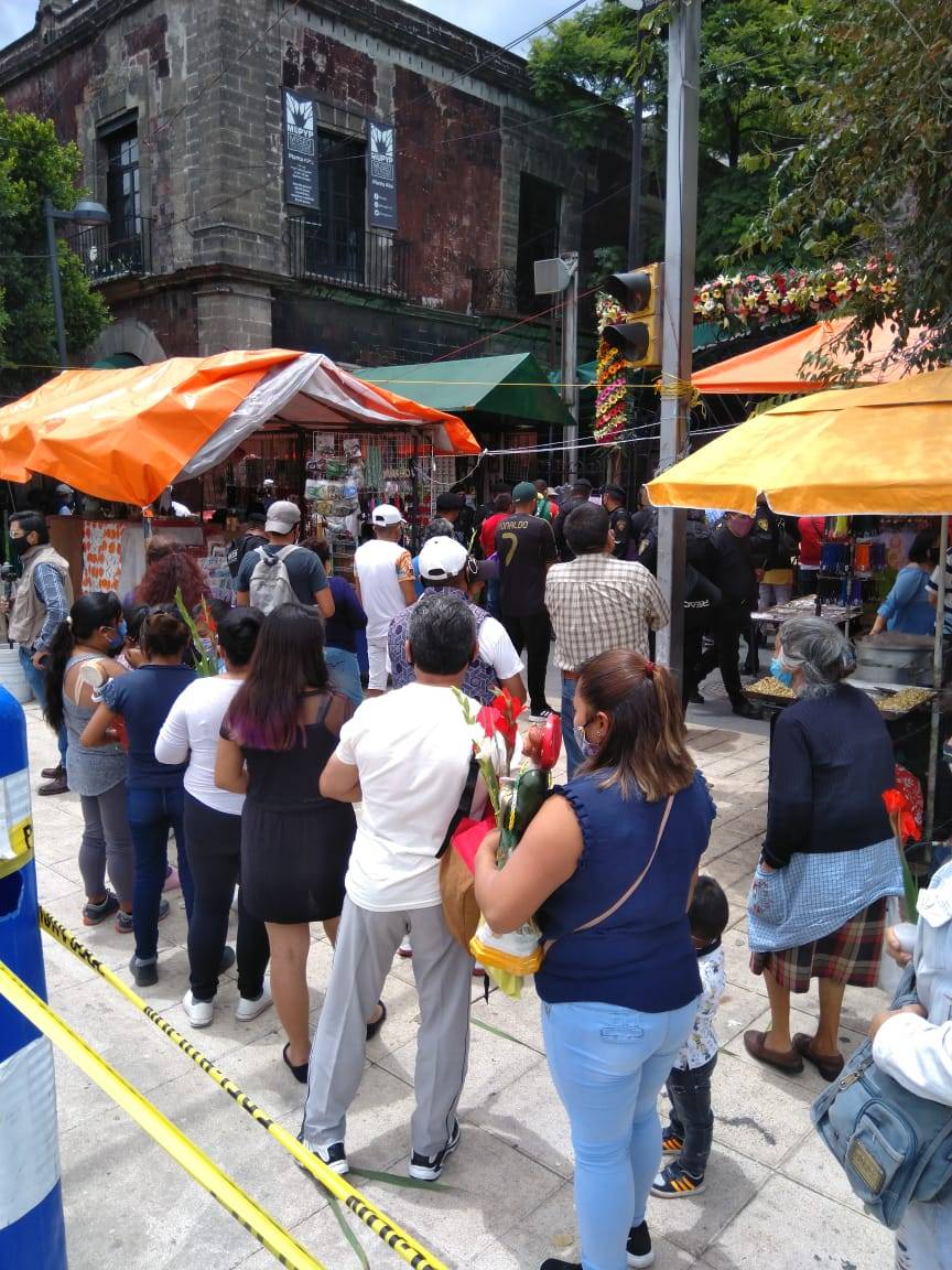 CIENTOS DE FIELES BUSCAN A SAN JUDAS TADEO EN MEDIO DE LA PANDEMIA