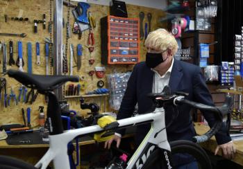 Promueve Johnson ciclismo para perder peso