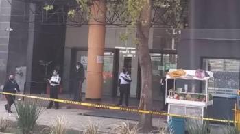 Desalojan a 700 personas de oficinas del ISSSTE en Reforma, por supuesto artefacto explosivo