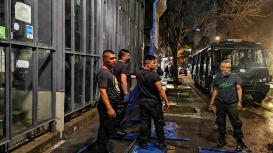Resguardan edificios del Centro Hist&oacute;rico por marcha feminista